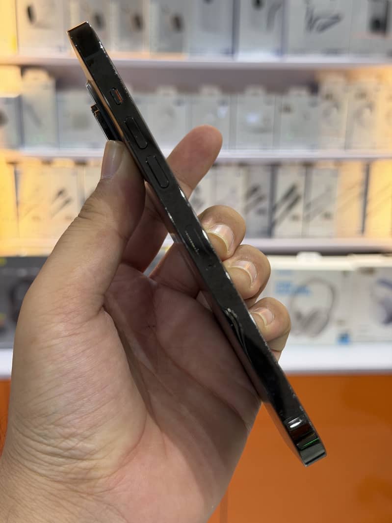 Apple iPhone 14 Pro Max 1