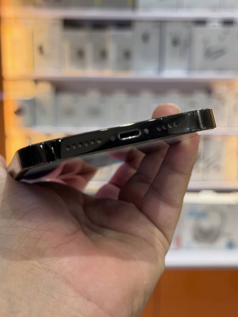 Apple iPhone 14 Pro Max 4