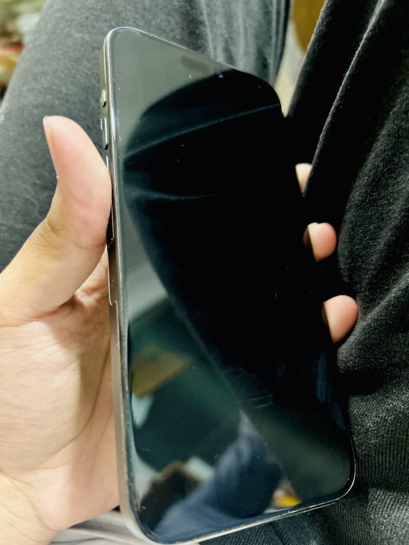 Apple iPhone 15 Pro Max 2