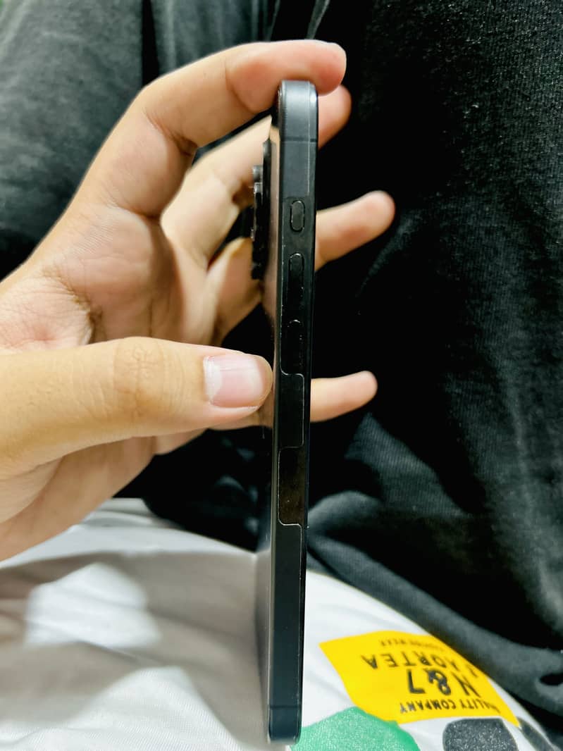 Apple iPhone 15 Pro Max 4