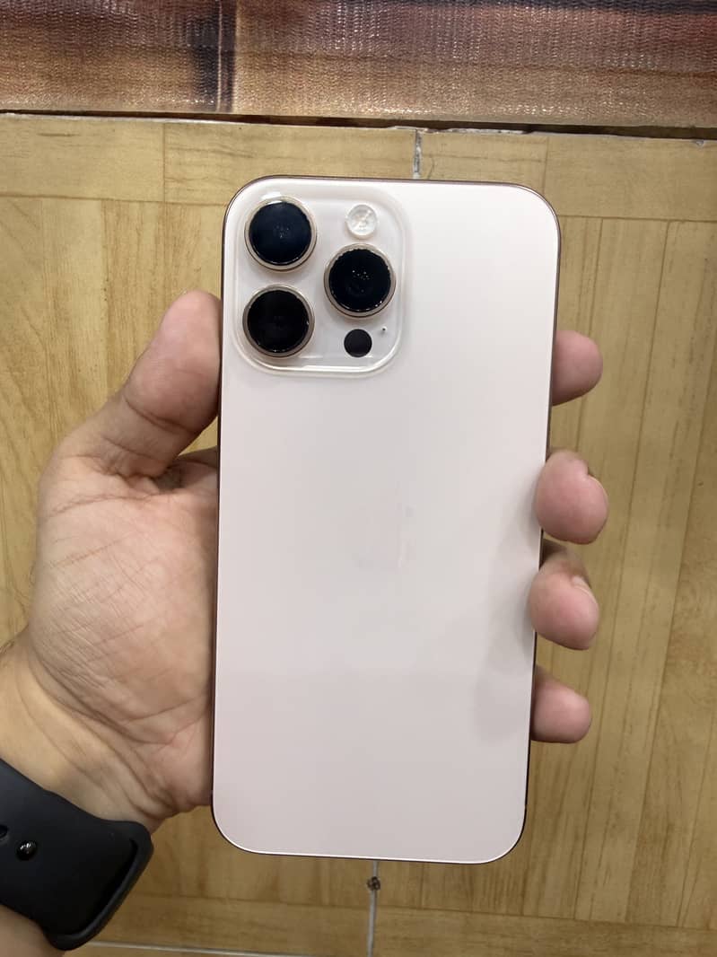 Apple iPhone 16 Pro Max 1