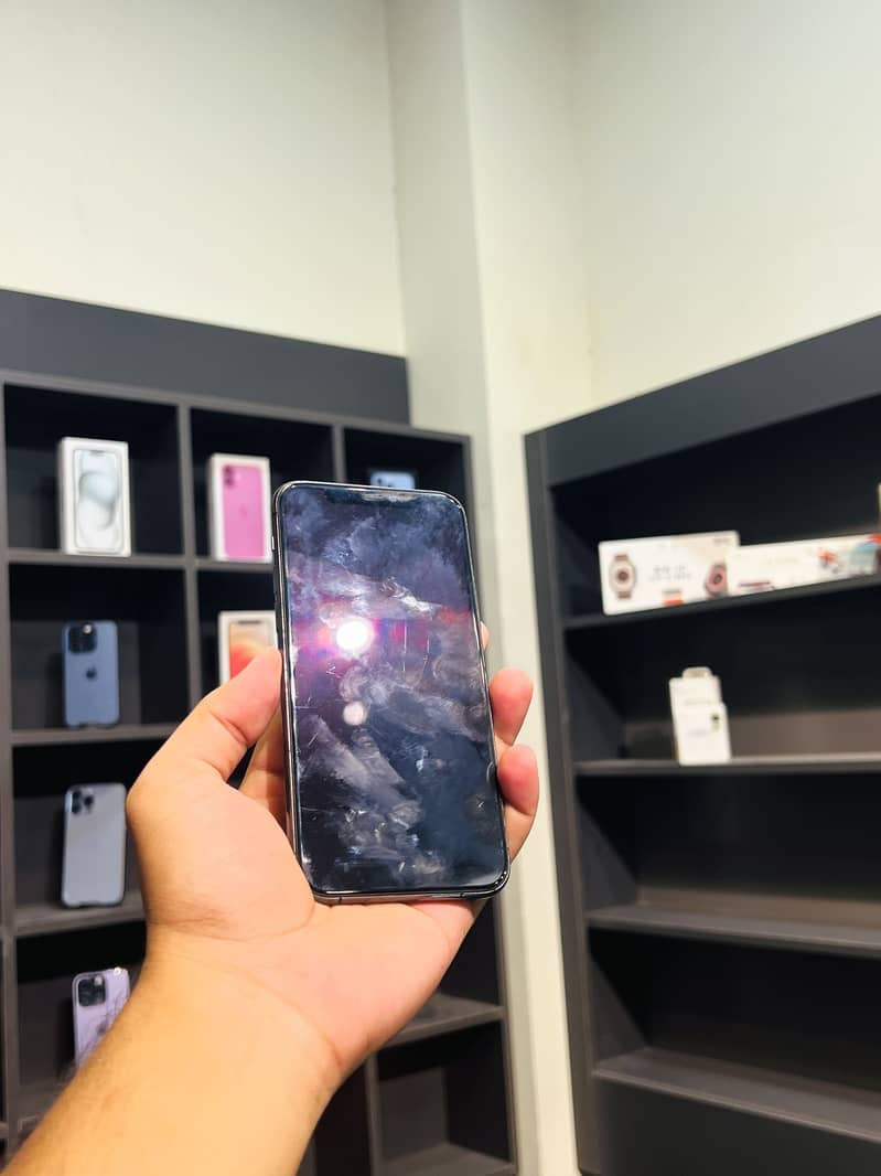 Apple iPhone 11 Pro 1