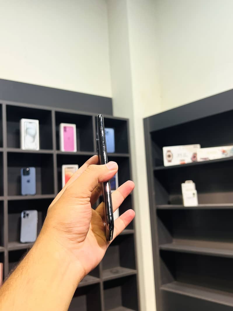 Apple iPhone 11 Pro 3