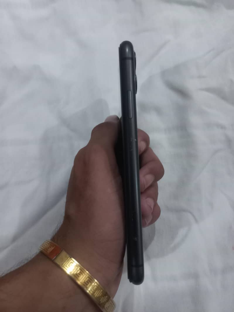 Apple iPhone 11 3