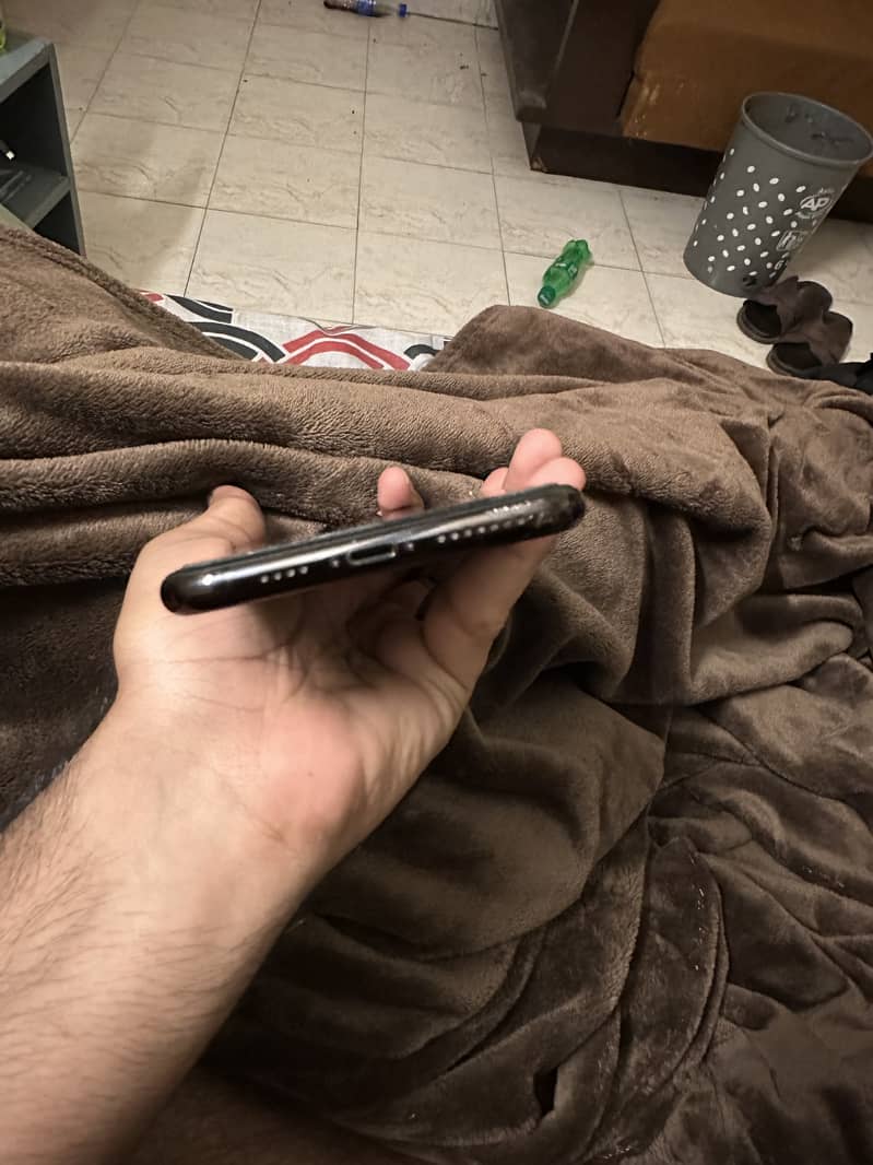 Apple iPhone 11 Pro Max 2