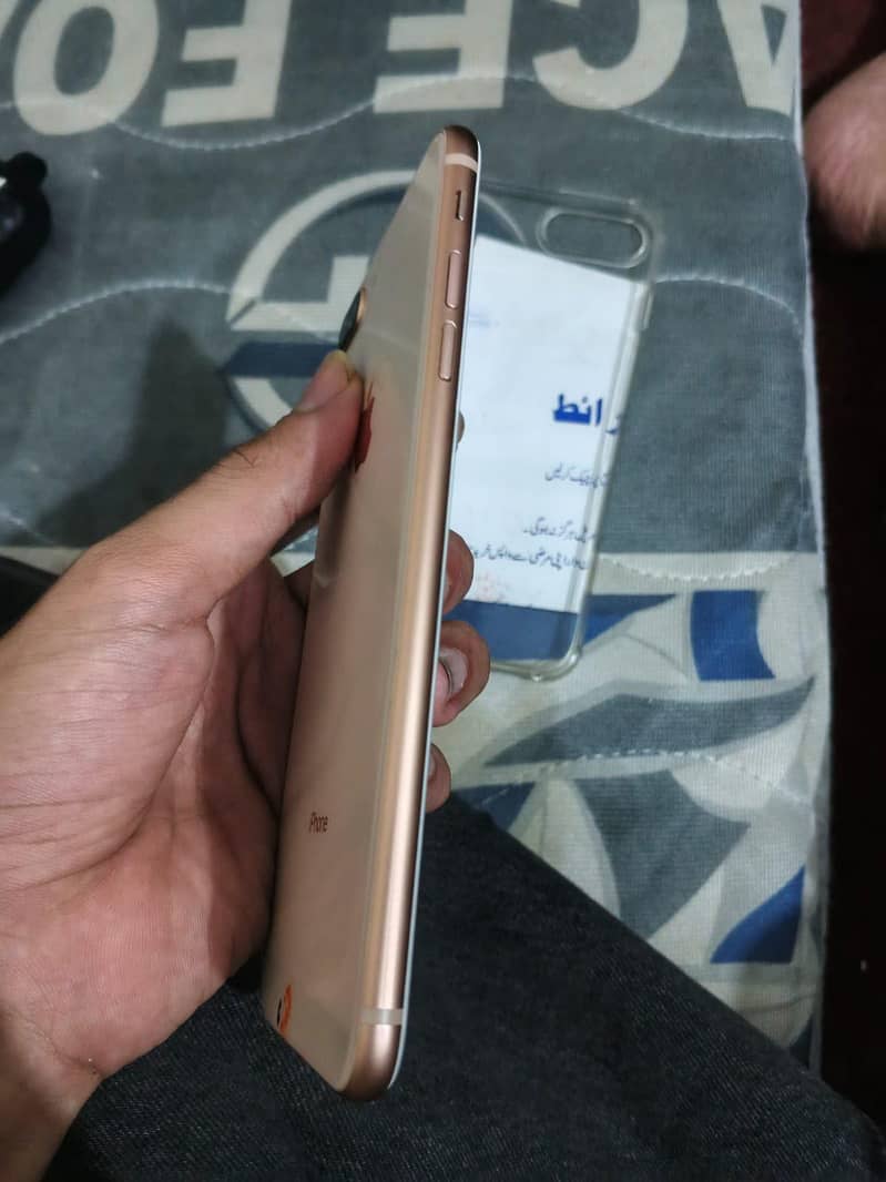 Apple iPhone 8 Plus 3