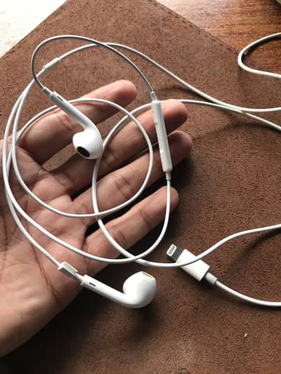 Apple Original Handfree urgent sale
