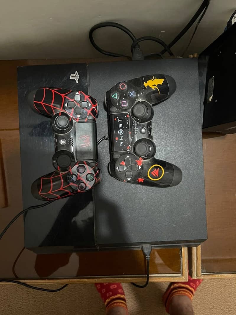 PS4 with two controllers 0