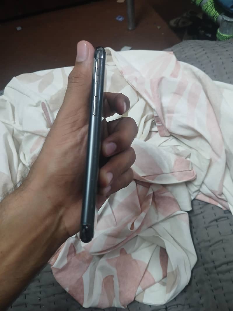 Iphone 11 pro 4
