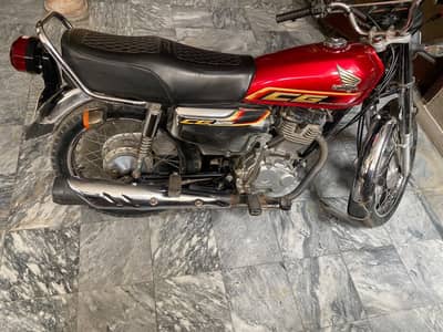 Honda 125 red colour self start