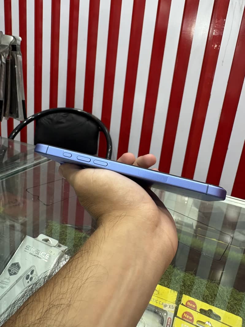 Apple iPhone 16 Plus 3