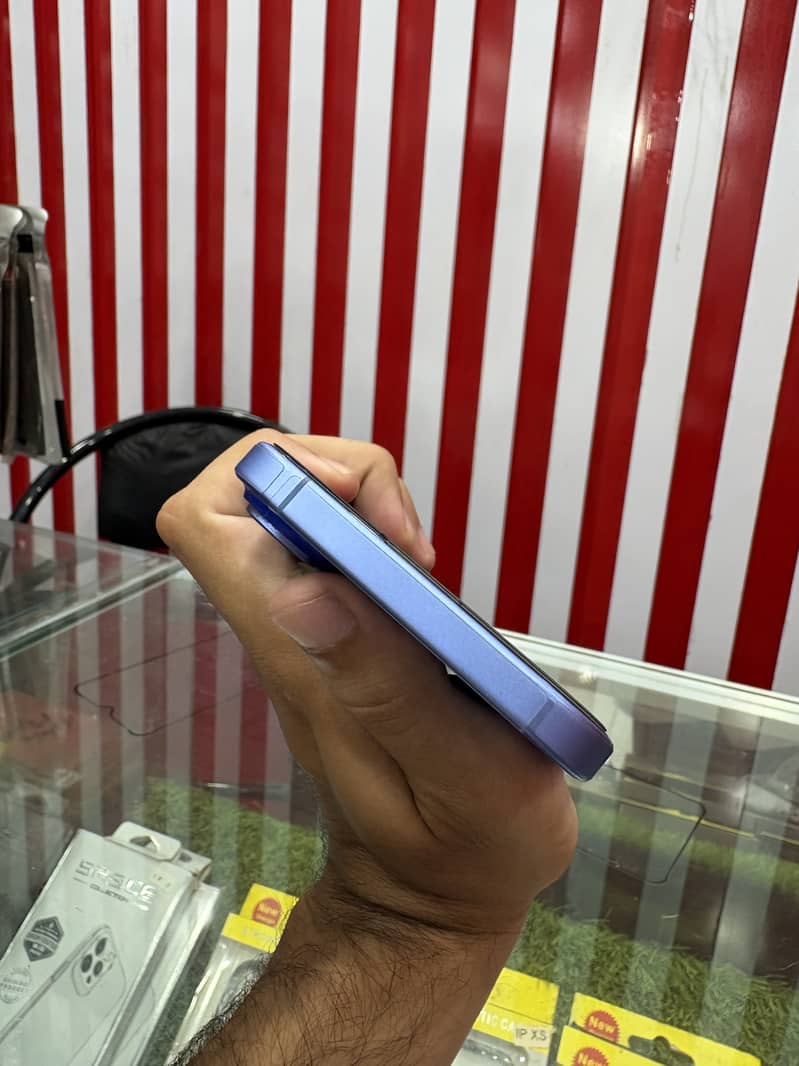 Apple iPhone 16 Plus 4