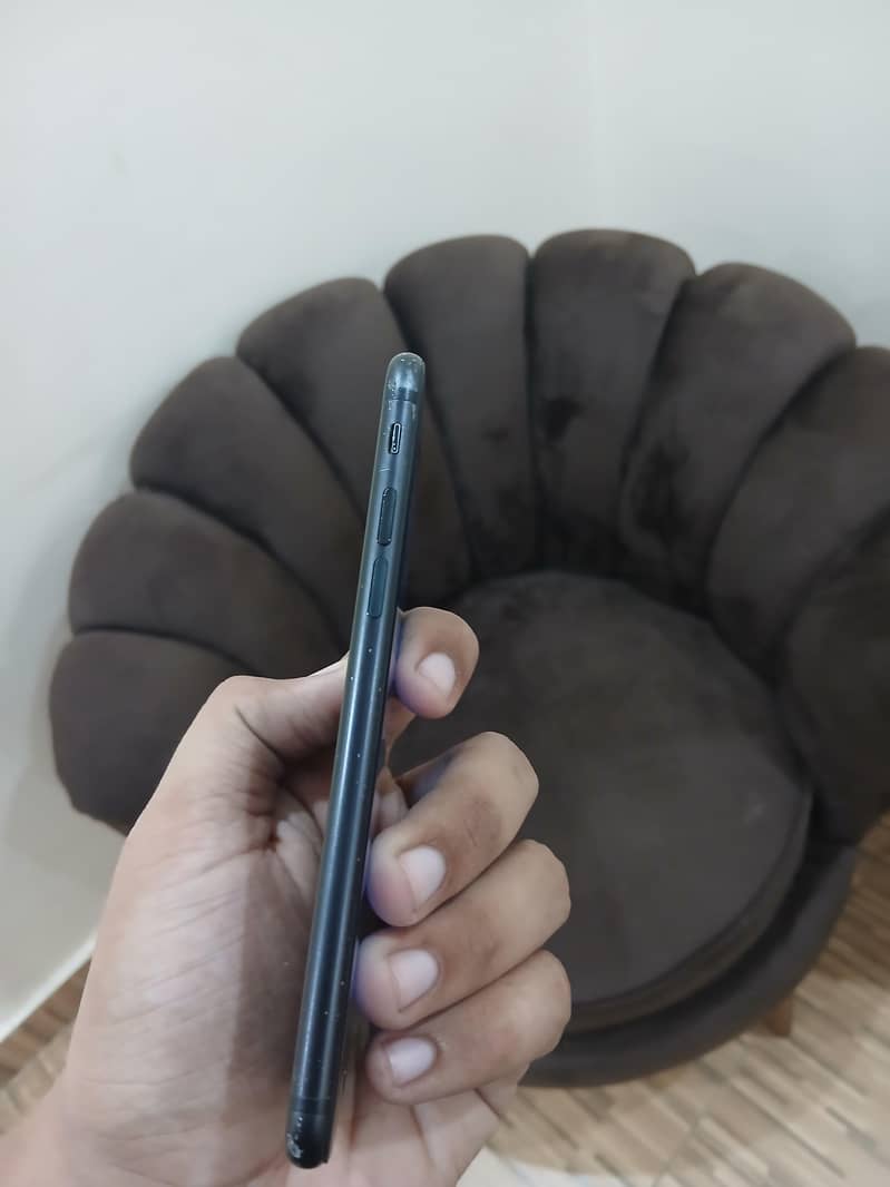 Apple iPhone 7 1