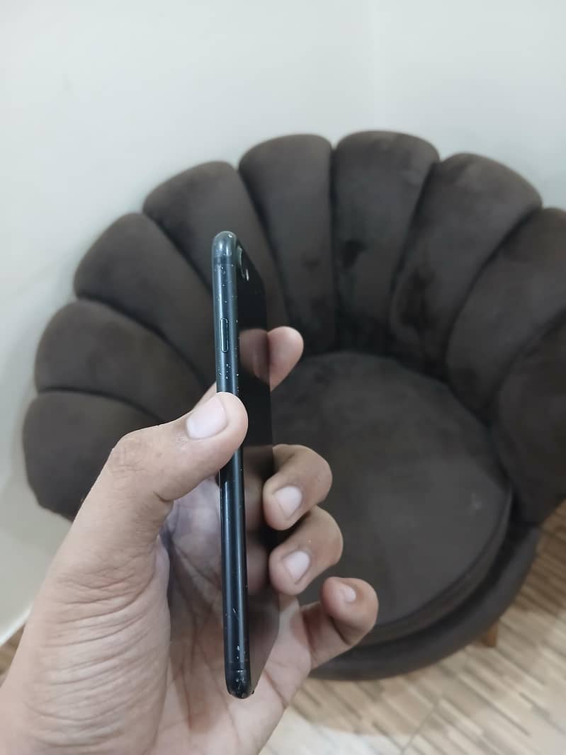 Apple iPhone 7 3