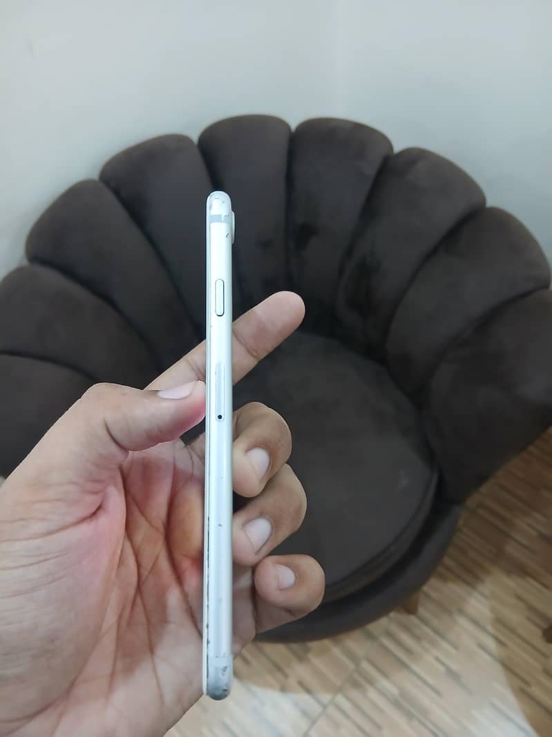 Apple iPhone 7 3
