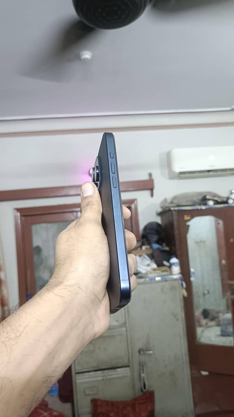 Apple iPhone 15 Pro Max 4