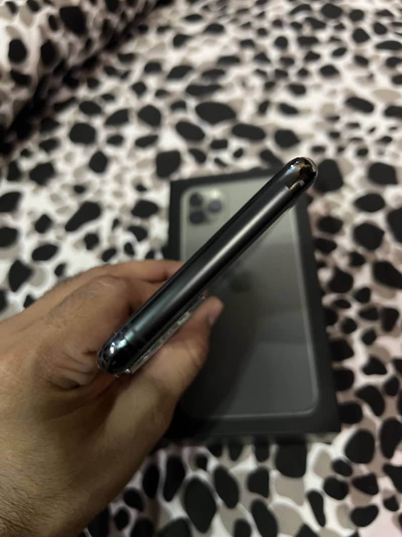 Apple iPhone 11 Pro Max 3