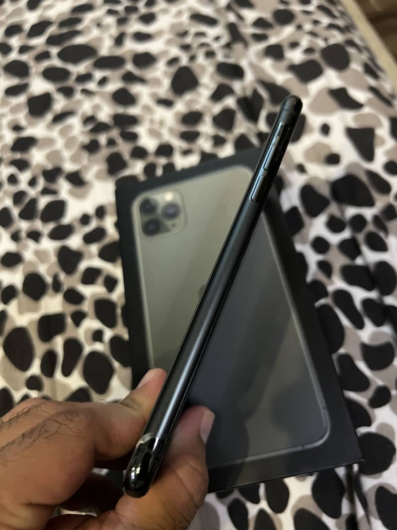 Apple iPhone 11 Pro Max 6