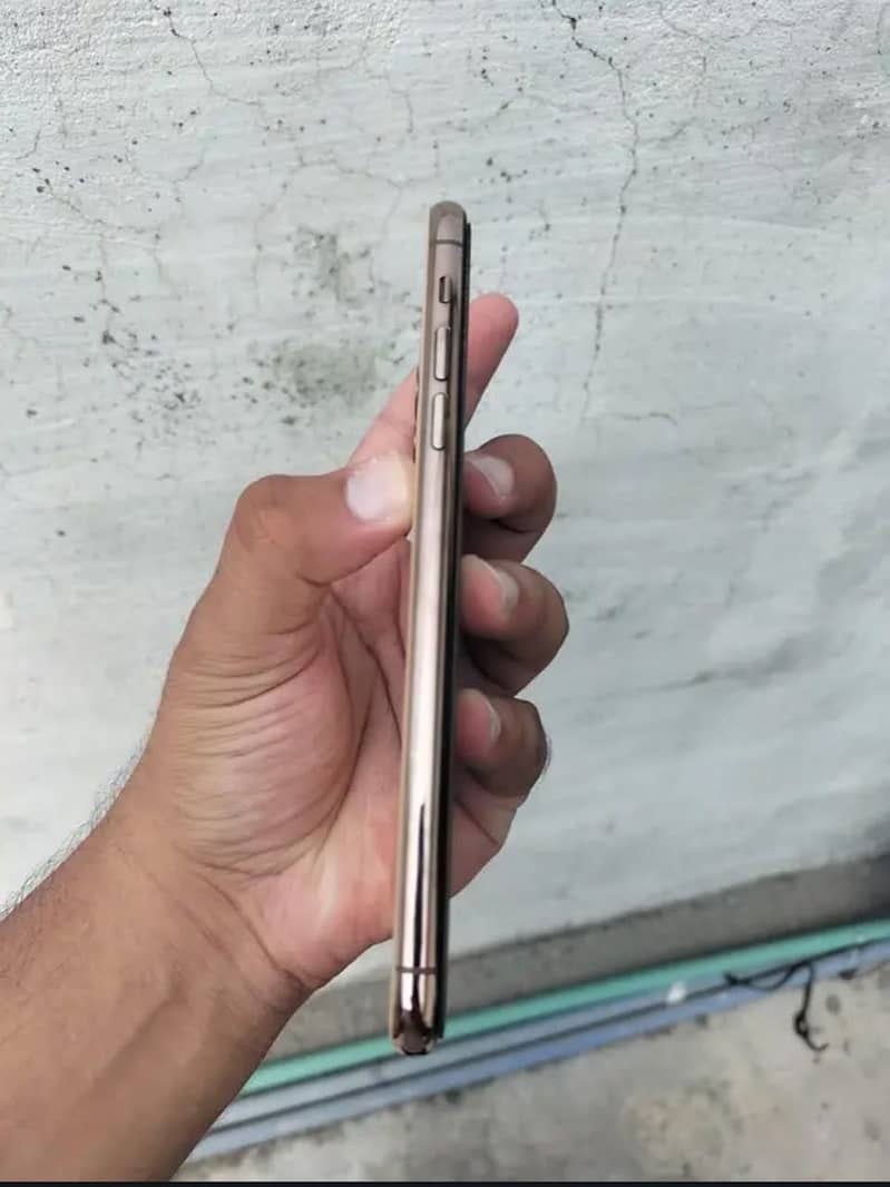 Apple iPhone 11 Pro Max 1