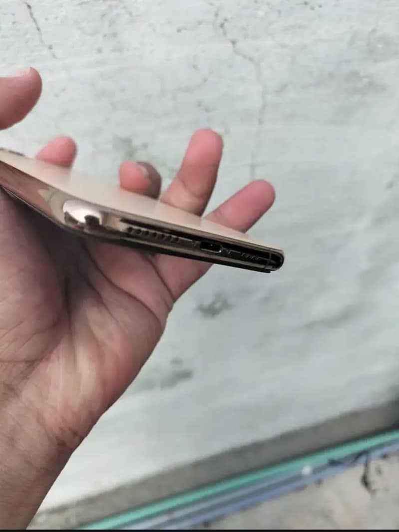 Apple iPhone 11 Pro Max 2