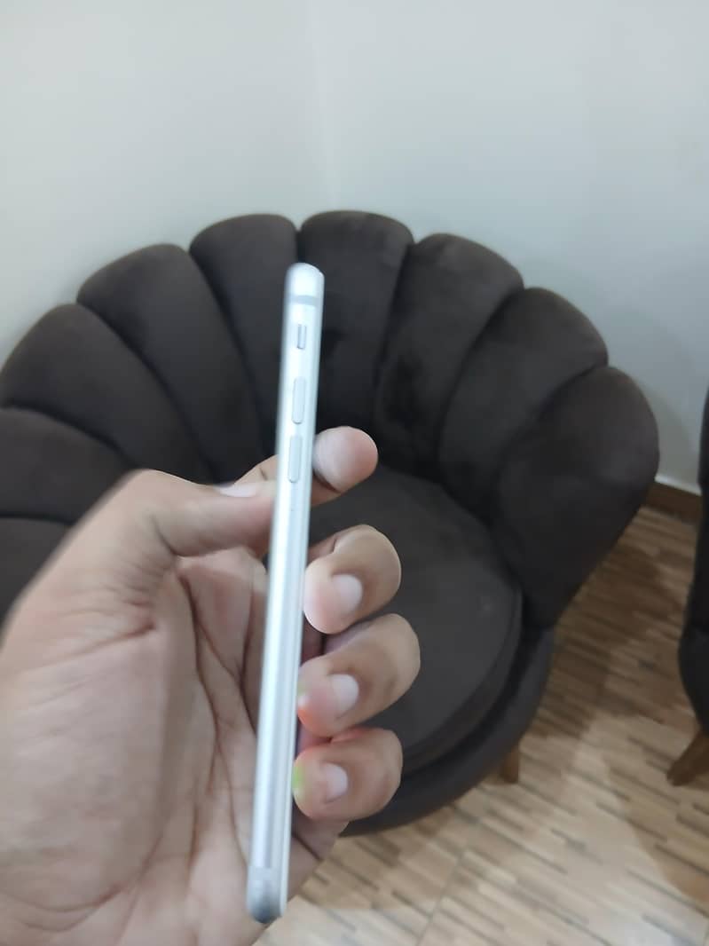 Apple iPhone 7 3
