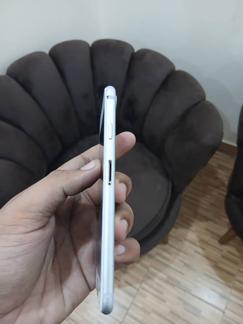 Apple iPhone 7 4