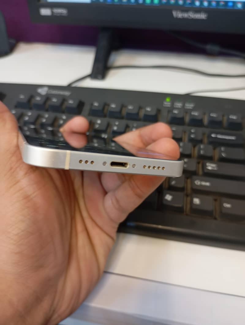 Apple iPhone 12 3