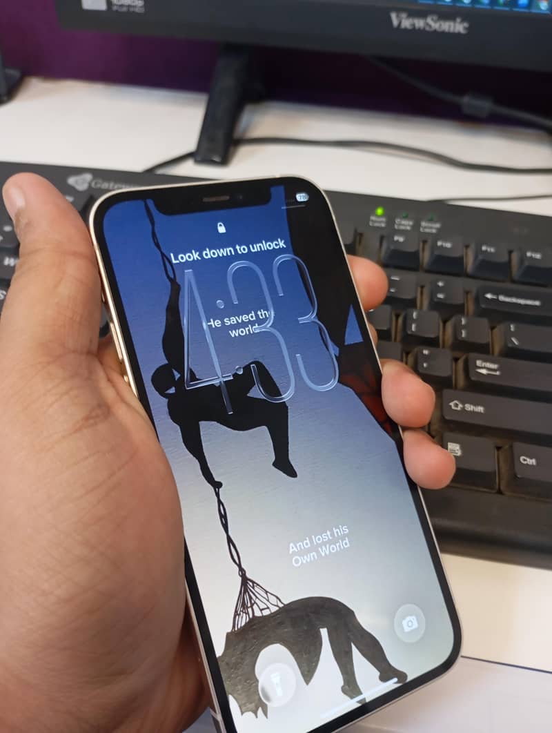 Apple iPhone 12 5