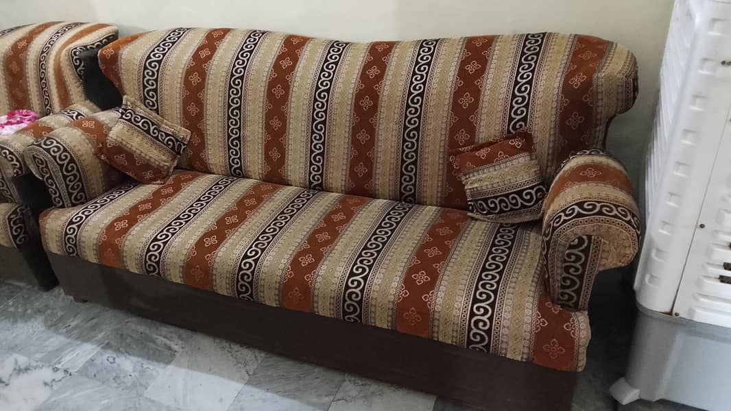 4 seater Sofa Set Demand 25k 1
