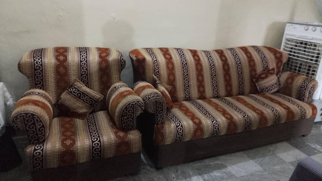 4 seater Sofa Set Demand 25k 2