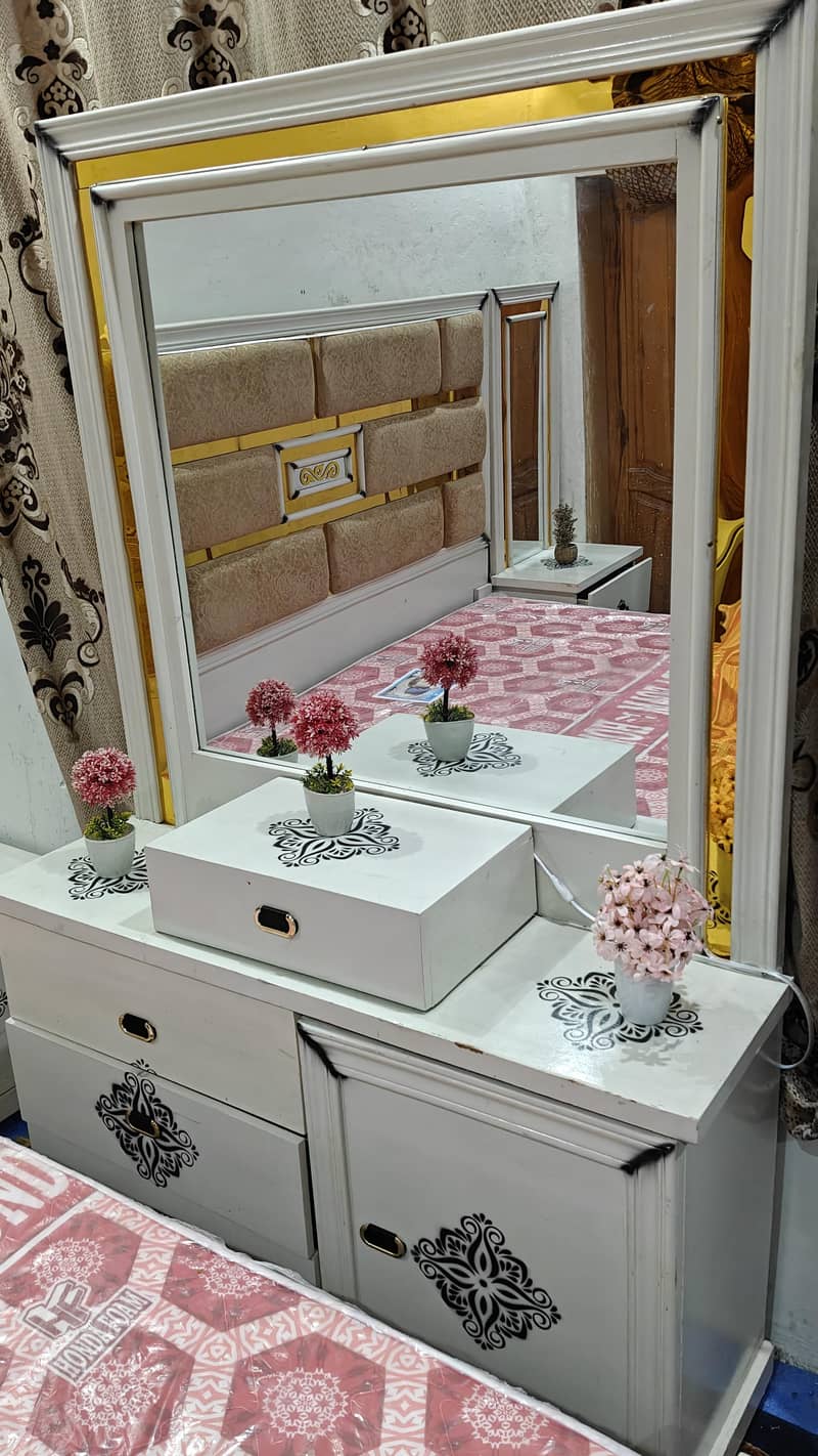 Bad +Drasing Table + 2 Side Table  Offer  Price 8