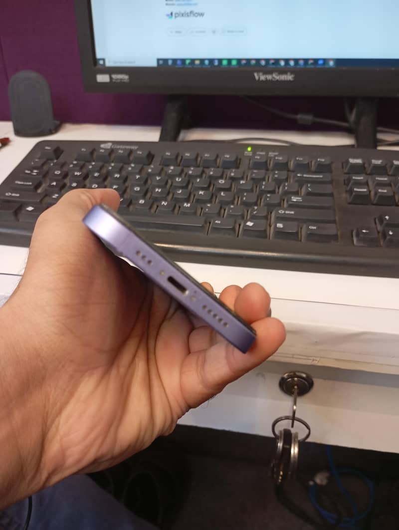 Apple iPhone 12 5