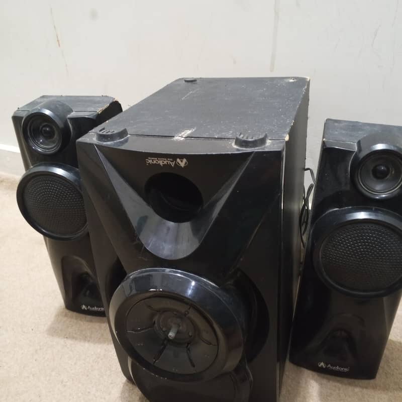 speakers 1