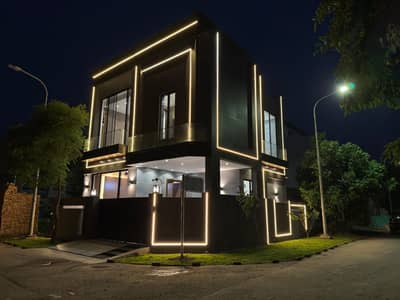BRAND NEW 5 MARLA CORNER AND FACING PARK MODERN DESIGN BUNGALOW IS AVAILABLE IN THE BEST BLOCK OF DHA 9 TOWN LAHORE.