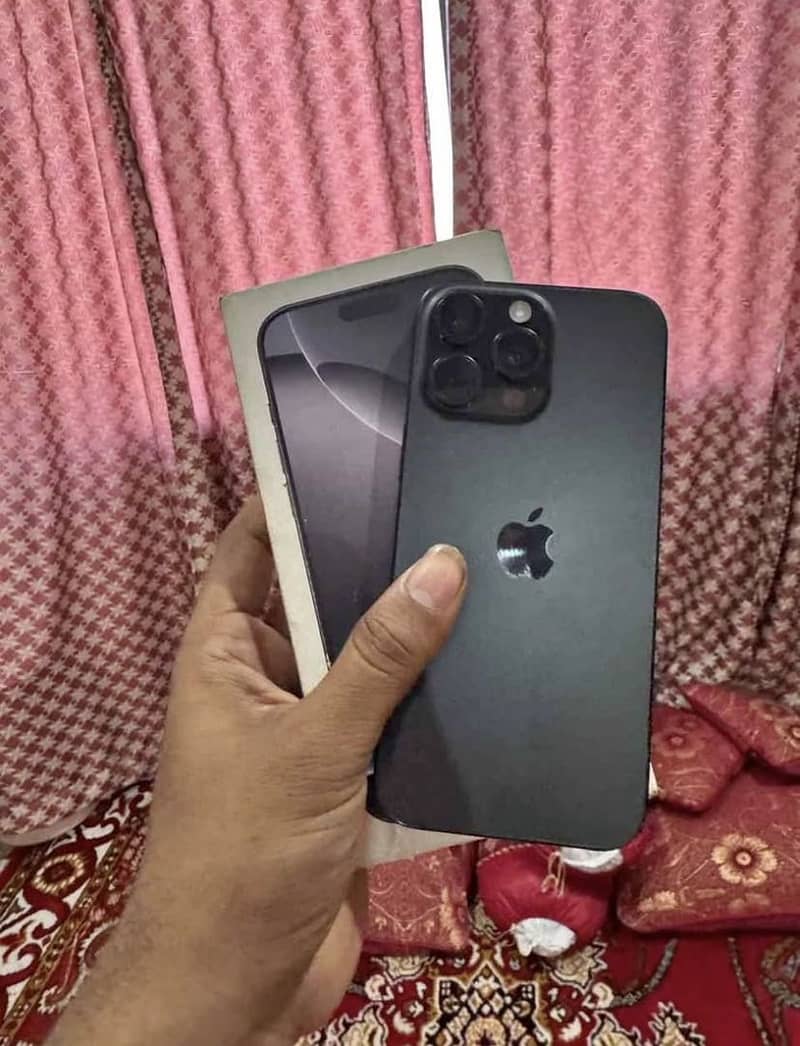 Apple iPhone 16 Pro Max 2