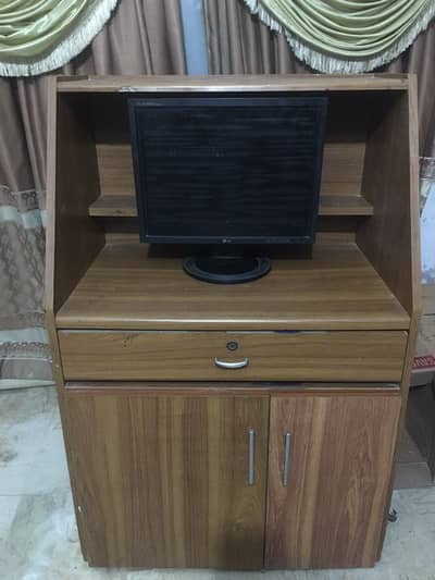 Wood computer table. with computer