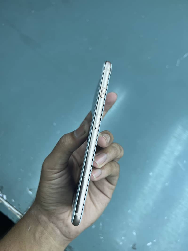 Apple iPhone 8 Plus 3