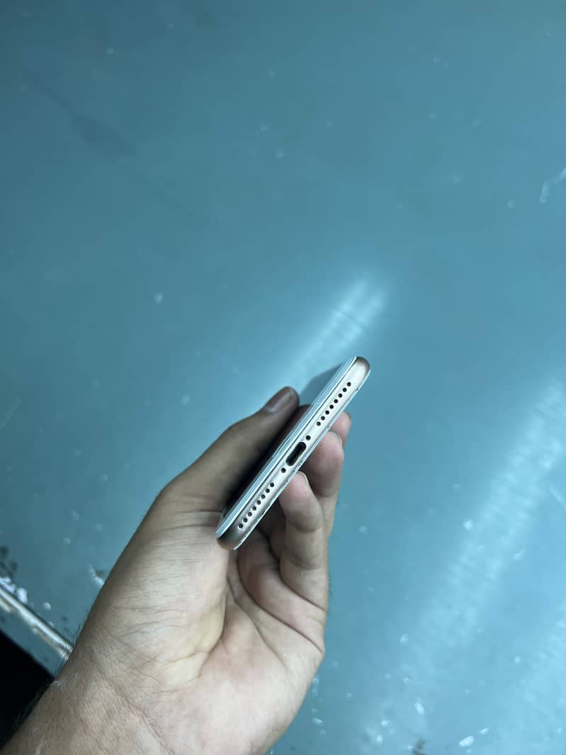 Apple iPhone 8 Plus 5