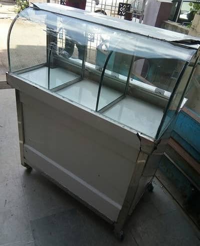 Food counter k Lea jaga darkar hy