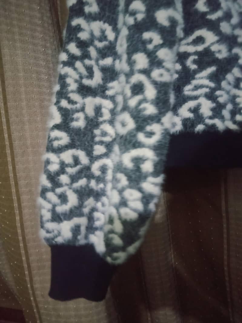 sweatshirt. 4