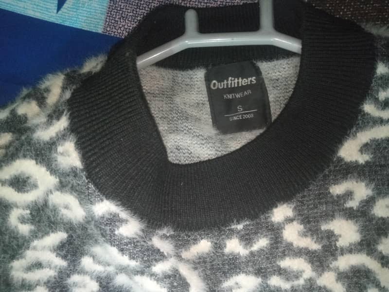 sweatshirt. 5