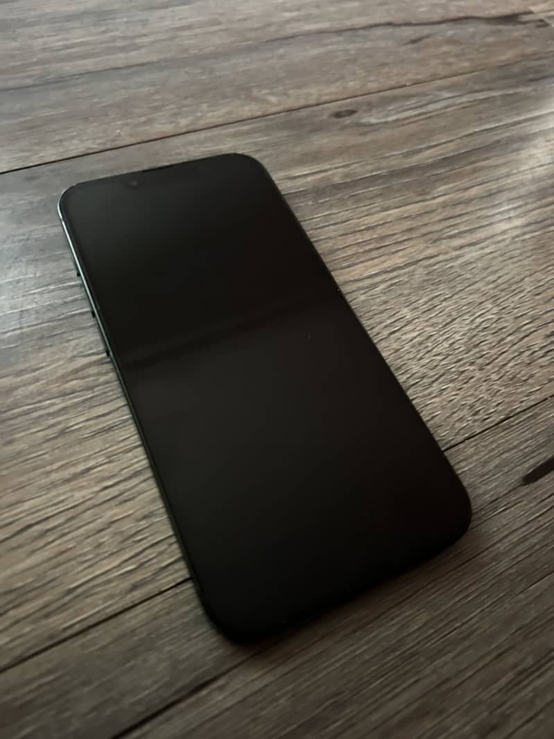 Apple iPhone 13 4
