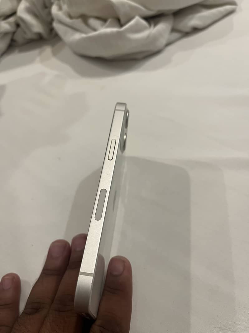 Apple iPhone 13 2