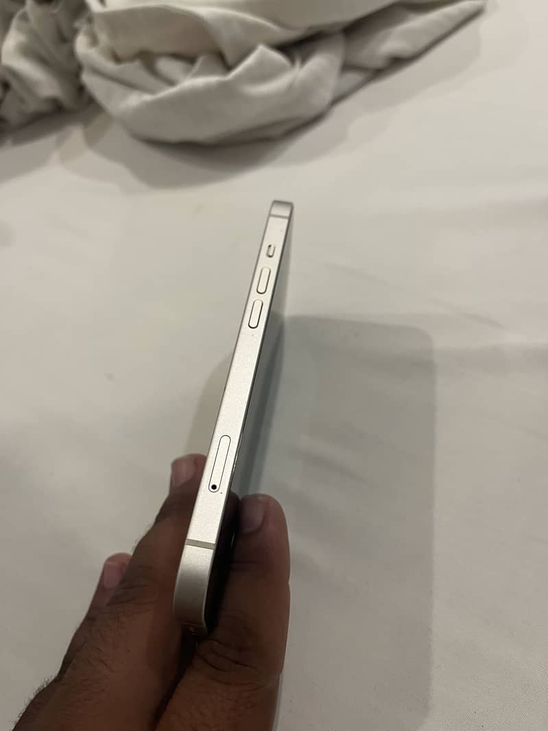 Apple iPhone 13 4