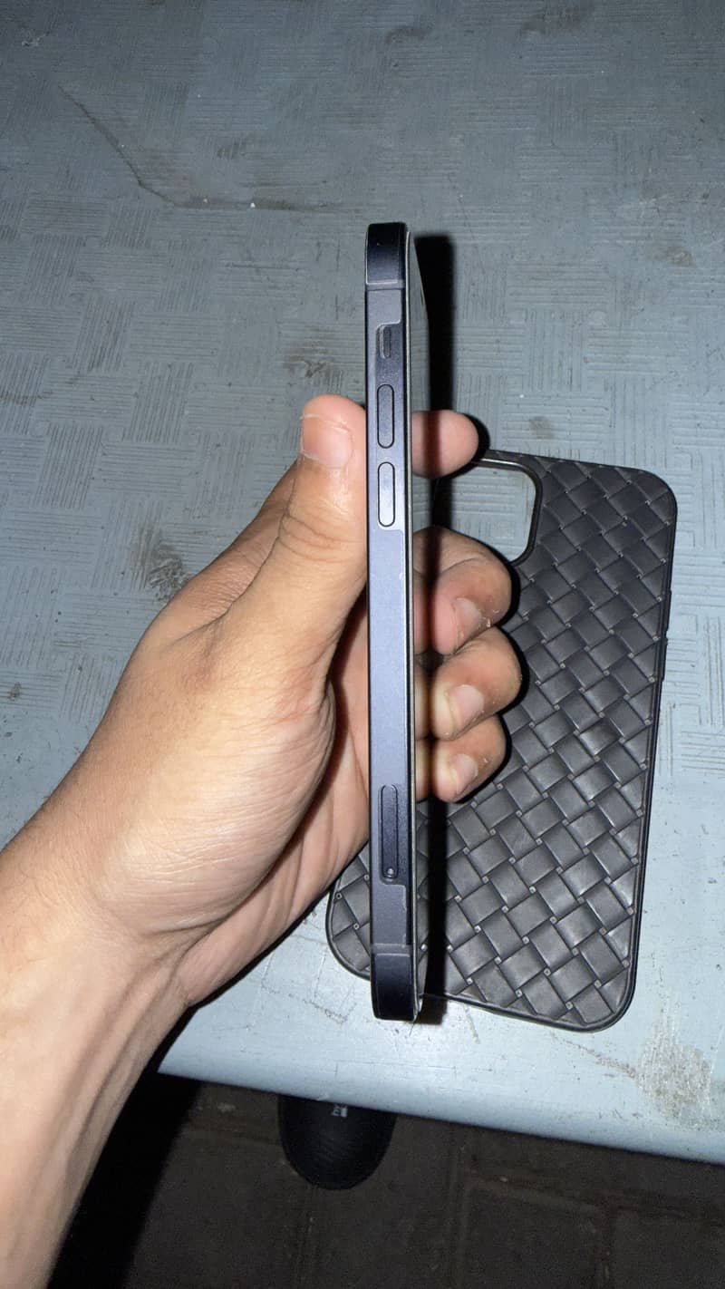 Apple iPhone 12 1