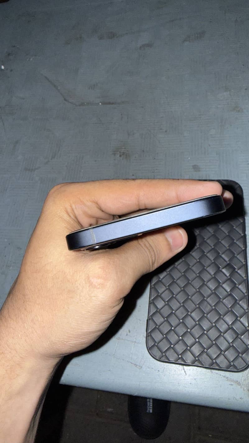 Apple iPhone 12 6