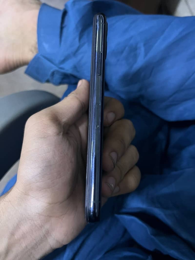 Apple iPhone 11 Pro 2