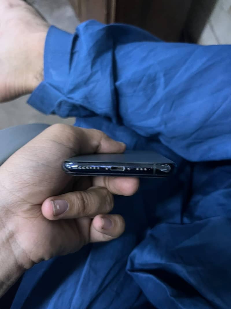 Apple iPhone 11 Pro 4