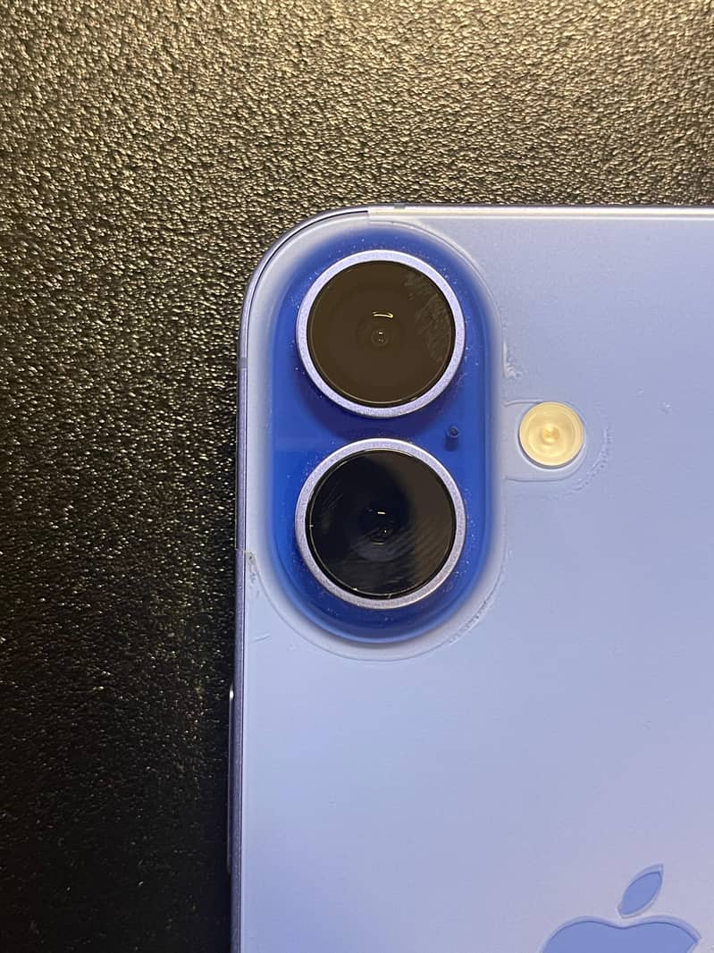 Apple iPhone 16 3
