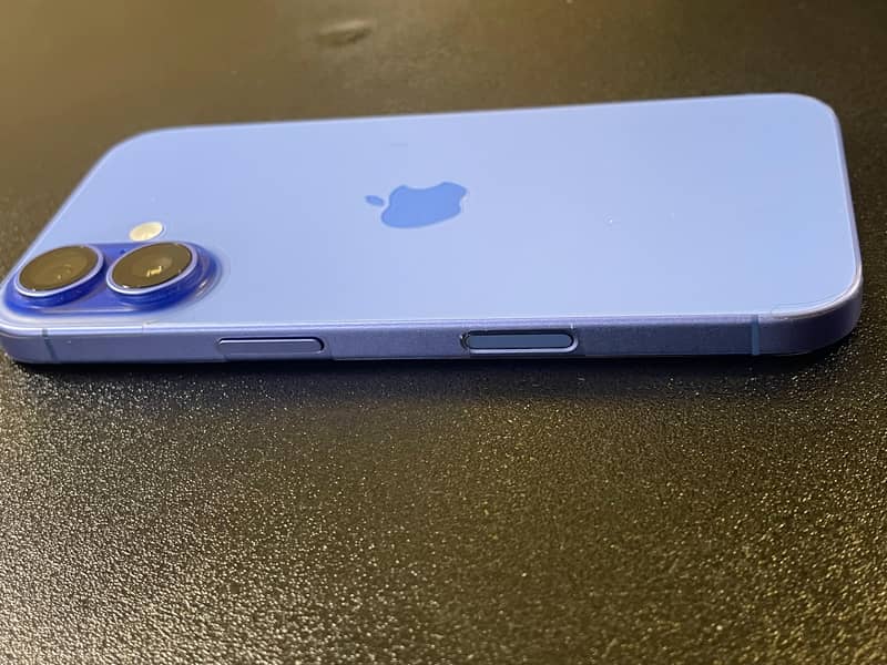 Apple iPhone 16 4